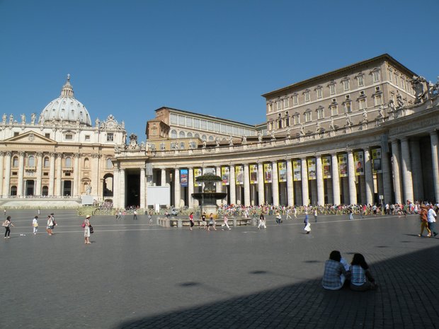  colonnade de la place Saint-Pierre